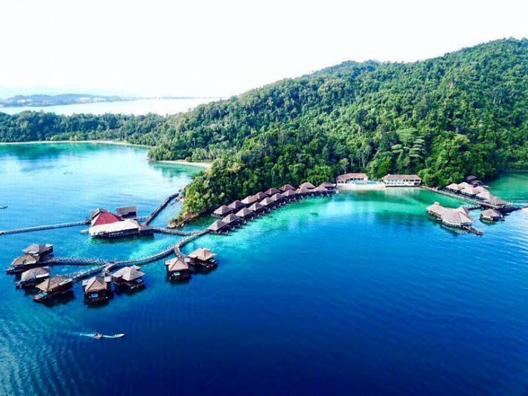 Retreat to this water paradise near Kota Kinabalu, Sabah! - Gayana ...