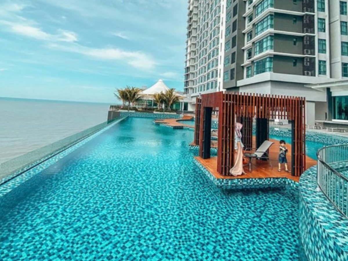 Stay At An Oceanfront Hotel With A Stunning Infinity Pool Overlooking The Sea In Kuantan Swiss Belhotel