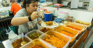 KL和Selangor一带20家必吃Nasi Lemak，从几十年老字号到特色椰浆饭！